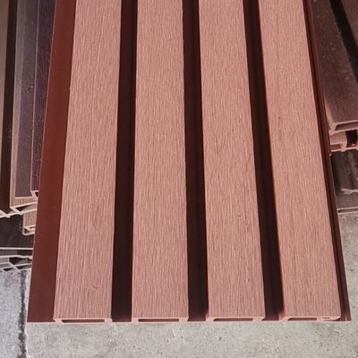 Panneaux muraux décoratifs de haute qualité en PVC intérieurs revêtements muraux en WPC en couleurs personnalisées