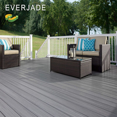 Longue durée de vie Composite bois-plastique 150x25 mm Decking en WPC pour le quai de la piscine roumaine