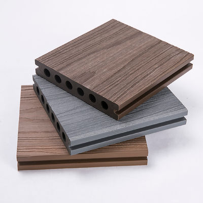 Plancher en Wpc composite 100% recyclable pour terrasse de jardin et piscine