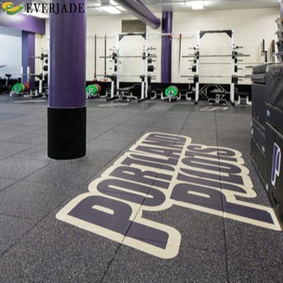 Personnaliser le tapis de sol de gym avec 85% de granulés SBR 15% de granulés EPDM d'épaisseurs différentes