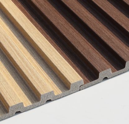 Panneaux muraux 3D en bois plastique composite en PVC en WPC pour la décoration murale intérieure du ménage