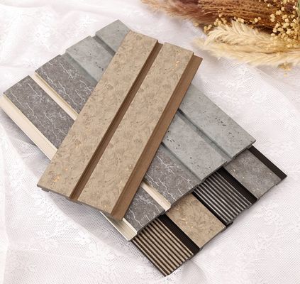 Panneaux muraux 3D en bois plastique composite en PVC en WPC pour la décoration murale intérieure du ménage