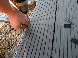 Faites-le vous-même gris clair en relief profond co-extrudé piscine planches imperméables extérieures Piso Wpc Decking