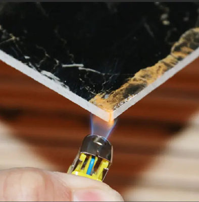 Plaque de marbre multicolore pour le plancher, les murs de la douche et les comptoirs