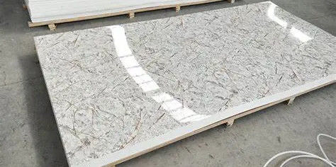 Plaque de marbre multicolore pour le plancher, les murs de la douche et les comptoirs