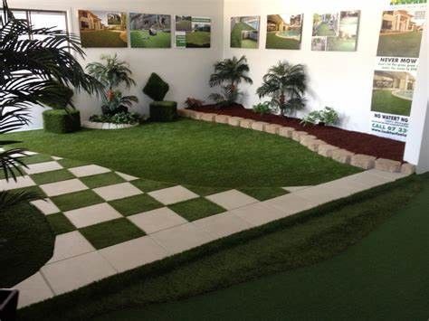 Des carreaux d'herbe artificielle interlignés pour le gazon artificiel Taille 300x300x22/25 mm Drainage