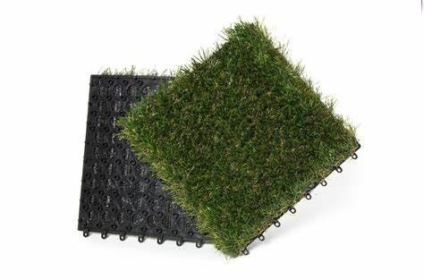 Des carreaux d'herbe artificielle interlignés pour le gazon artificiel Taille 300x300x22/25 mm Drainage