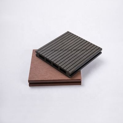 Solution de revêtement de sol de parc Co-extrusion plancher en bois en plastique WPC avec et 1,3%-1,4% Densité