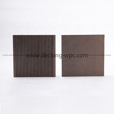 Solution de revêtement de sol de parc Co-extrusion plancher en bois en plastique WPC avec et 1,3%-1,4% Densité