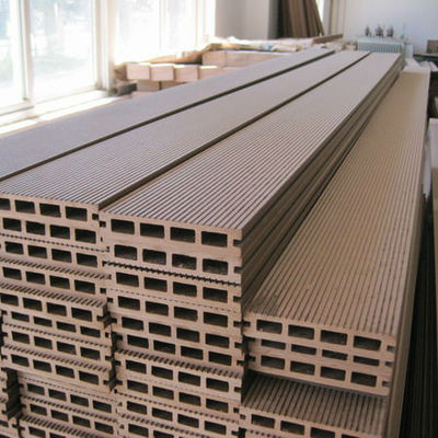 Plancher extérieur imperméable à l'eau Patio Decking Plancher extérieur en bois plastique composite