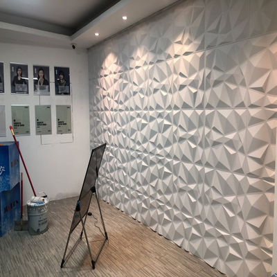 Fond de télévision de salon de luxe 500 mm * 50 mm PVC panneau mural 3D avec un design moderne